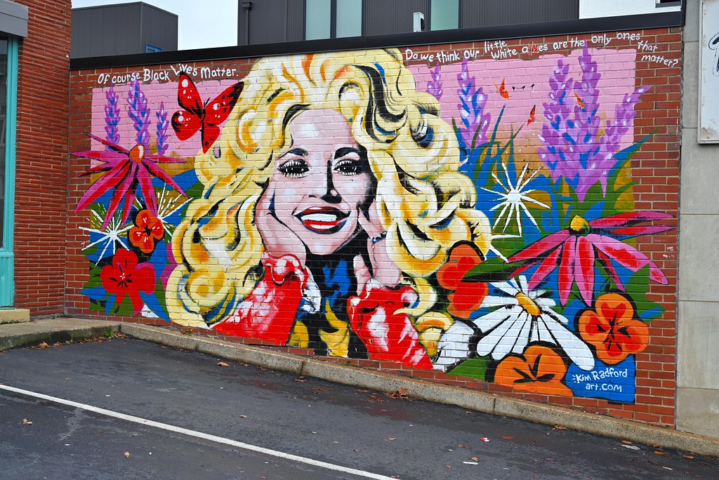 Dolly Parton mural on a Nashville, Tennessee wall.